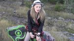 Rokkari-tyttö ja sukkahousut