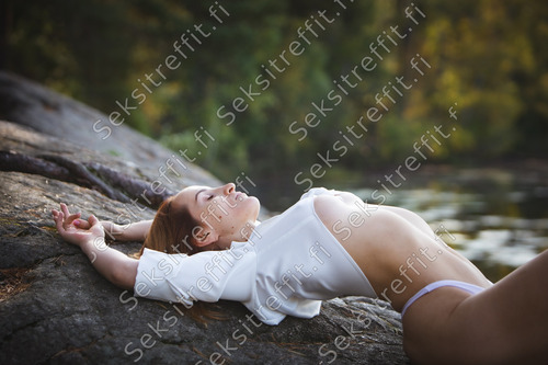 SENSUELLIA HIERONTAA PASILASSA 1