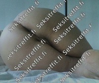 PYÖREÄ PYLLY JA ISOT TISSIT AMMATTIDOMINA