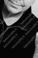 Mies ilmoittautuu Leidin ( 50v) käyttöön